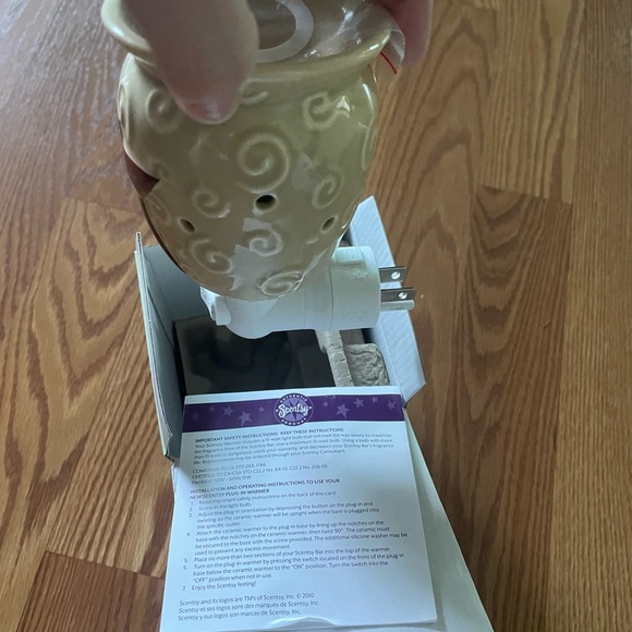 NIB Scentsy Plug-in Warmer | Never used box included | Portable | Rustic Star ⭐️ - Picture 9 of 11